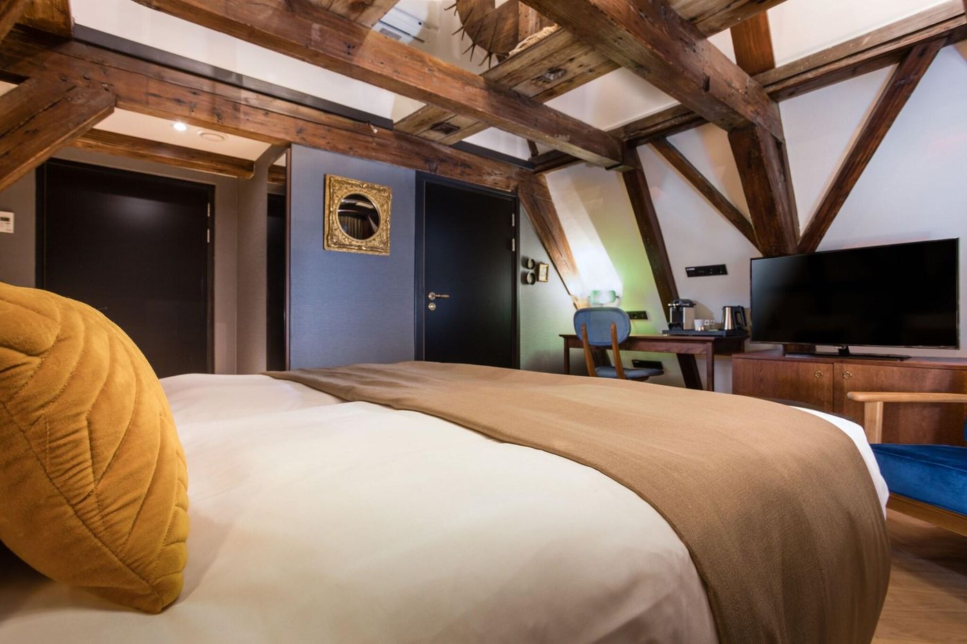 The-Hendrick-S-Hotel-Room-32