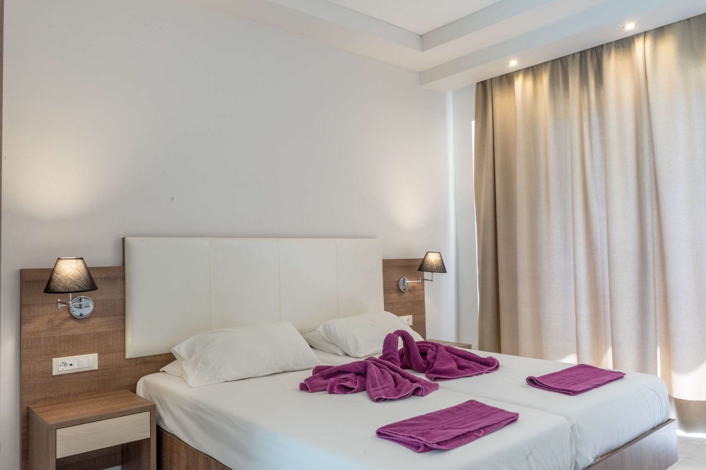 Stamos-Hotel-Room-27