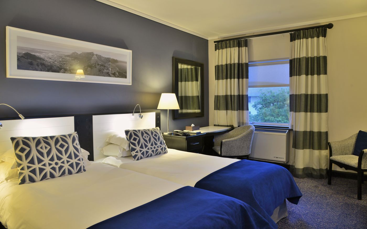 The-Commodore-Room-32