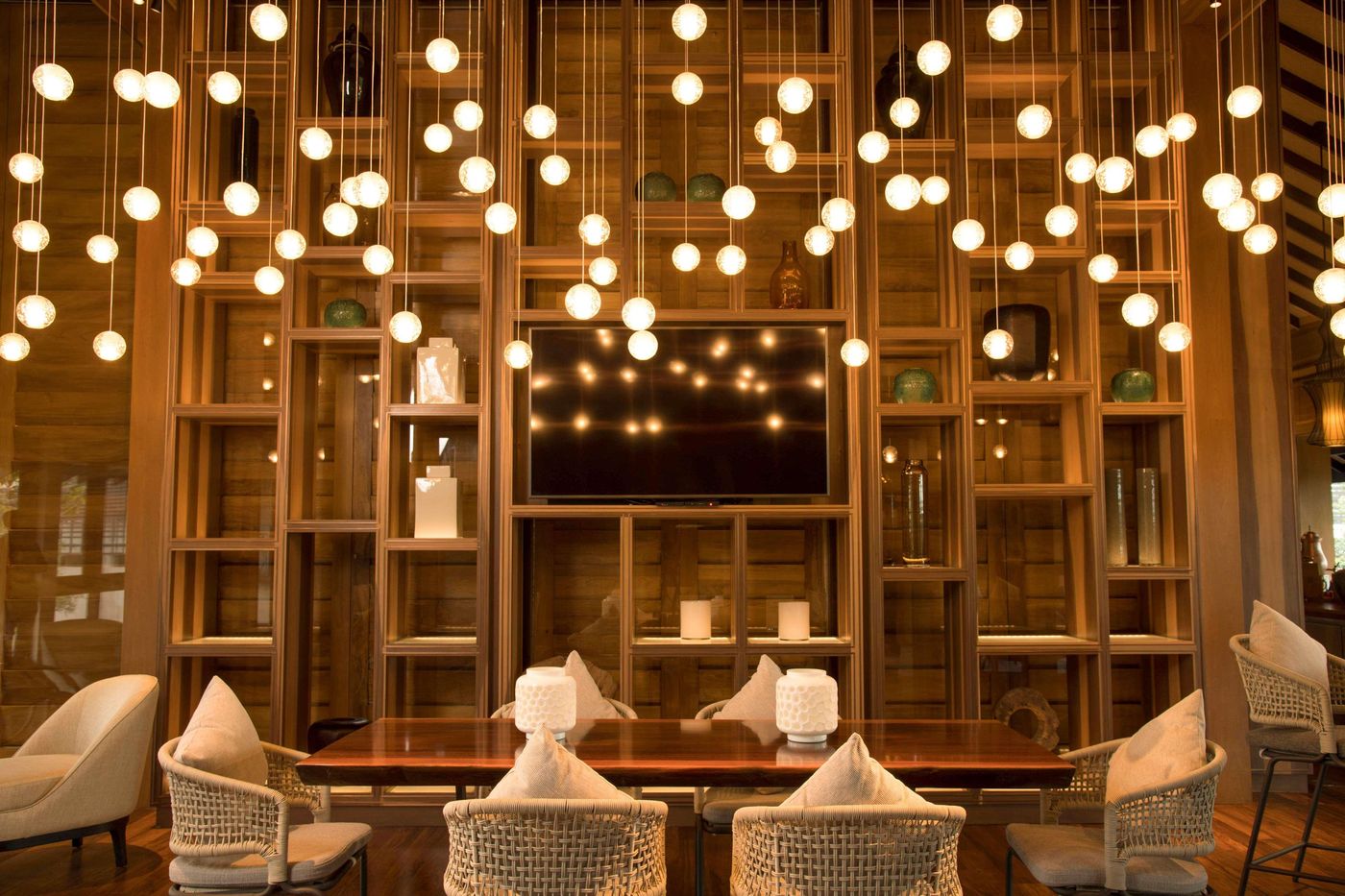 DoubleTree-by-Hilton-Weerawila-Rajawarna-Resort-Bar-56