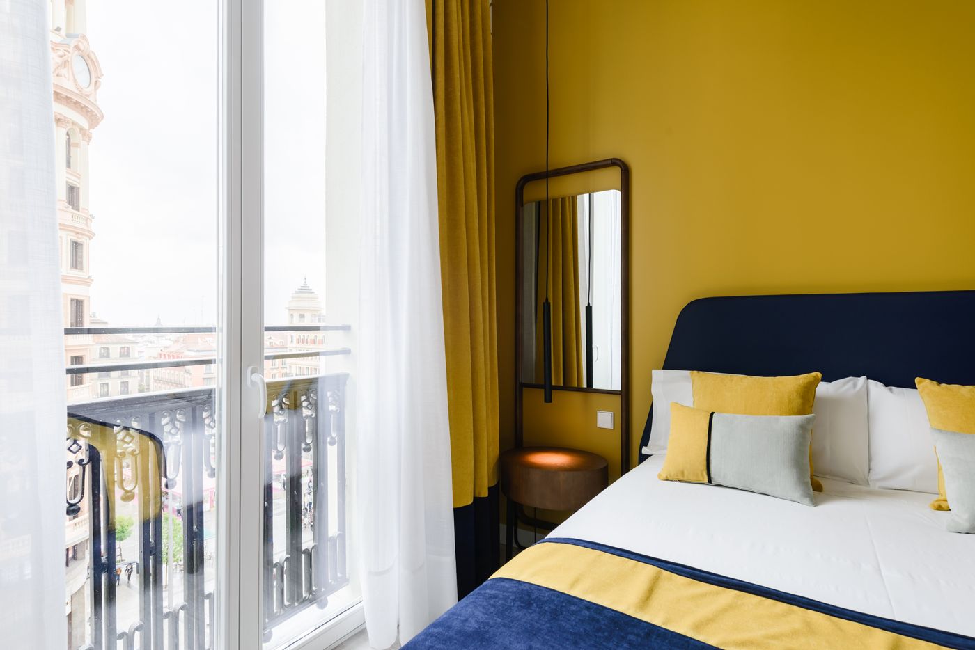 Smartrental-Collection-Gran-Via-Centric-II-Room-77