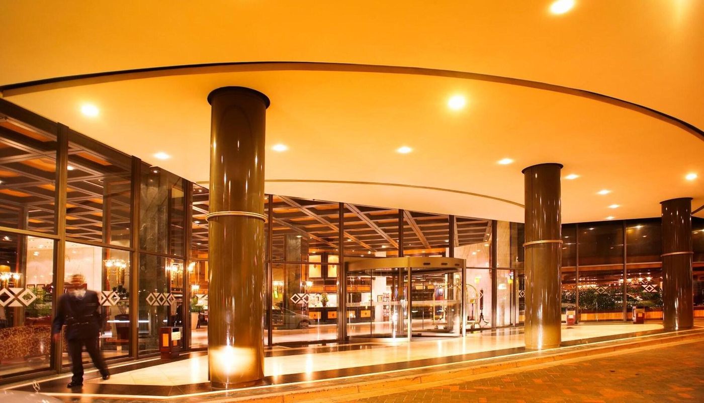 Southern-Sun-Cape-Sun-Lobby-17