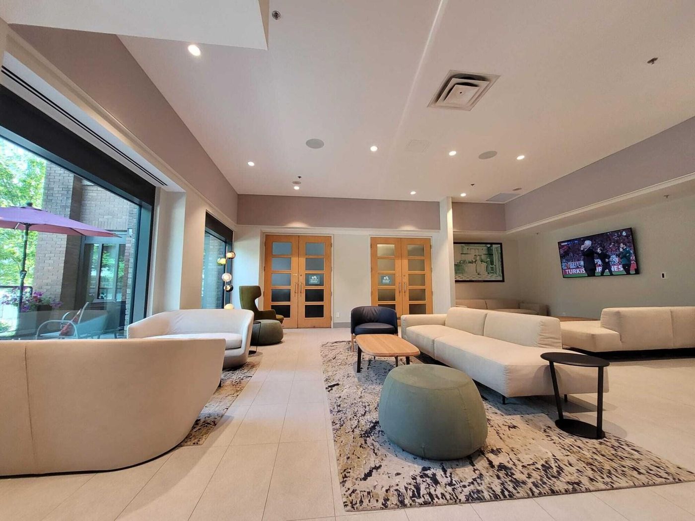 YWCA-Hotel-Vancouver-Lobby-4