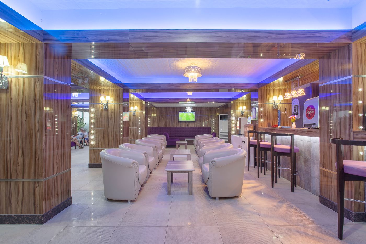 CLEOPATRA GOLDEN BEACH