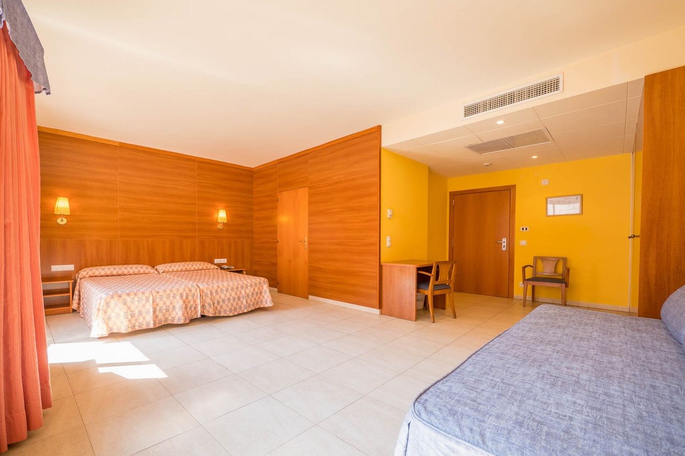 Checkin-Montpalau-Room-19