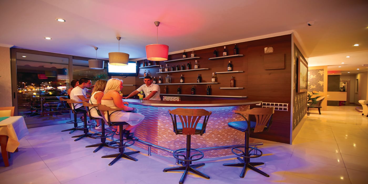 Malibu-Beach-Hotel-Bar-26