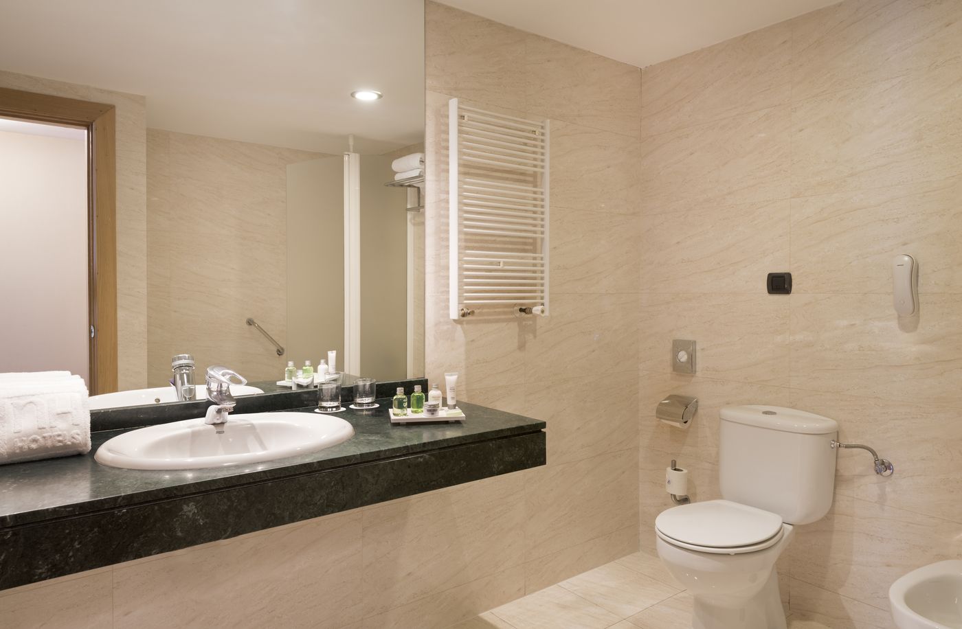 NH-Paseo-de-la-Habana-Room-42