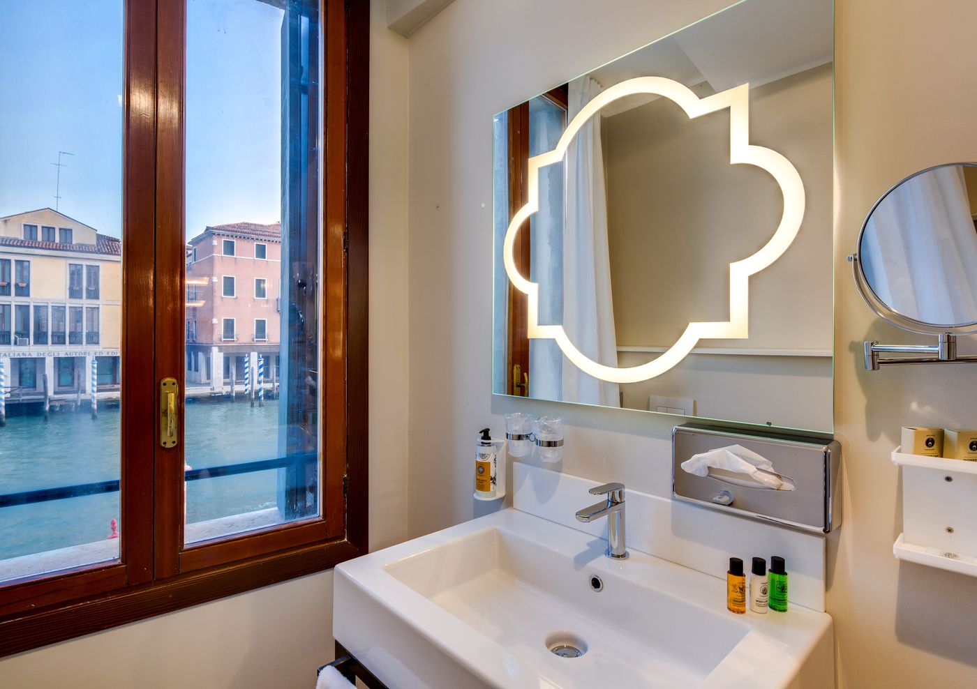 CHC-Continental--BW-Premier-Collection-Room-32