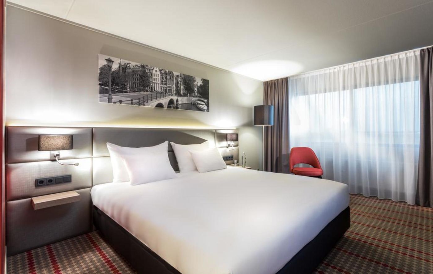 Ramada-by-Wyndham-Amsterdam-Airport-Schiphol-Room-24