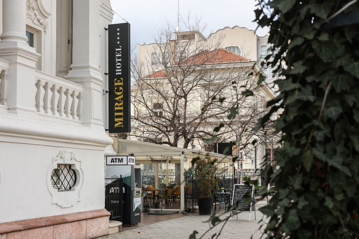 Mirage-Medic-Hotel-Terrace-35
