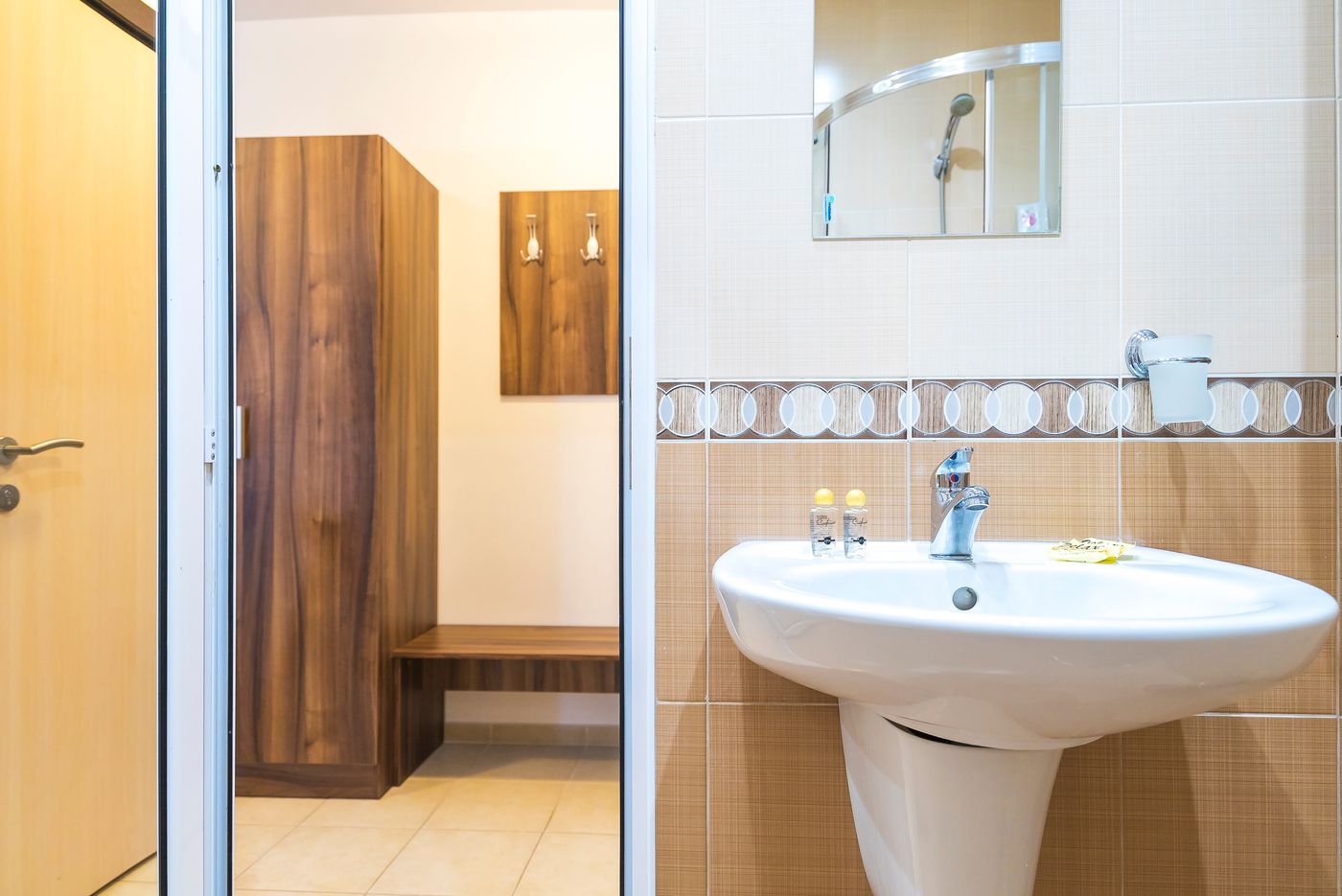 Persey-Admiral-Plaza-Apartments-Room-15