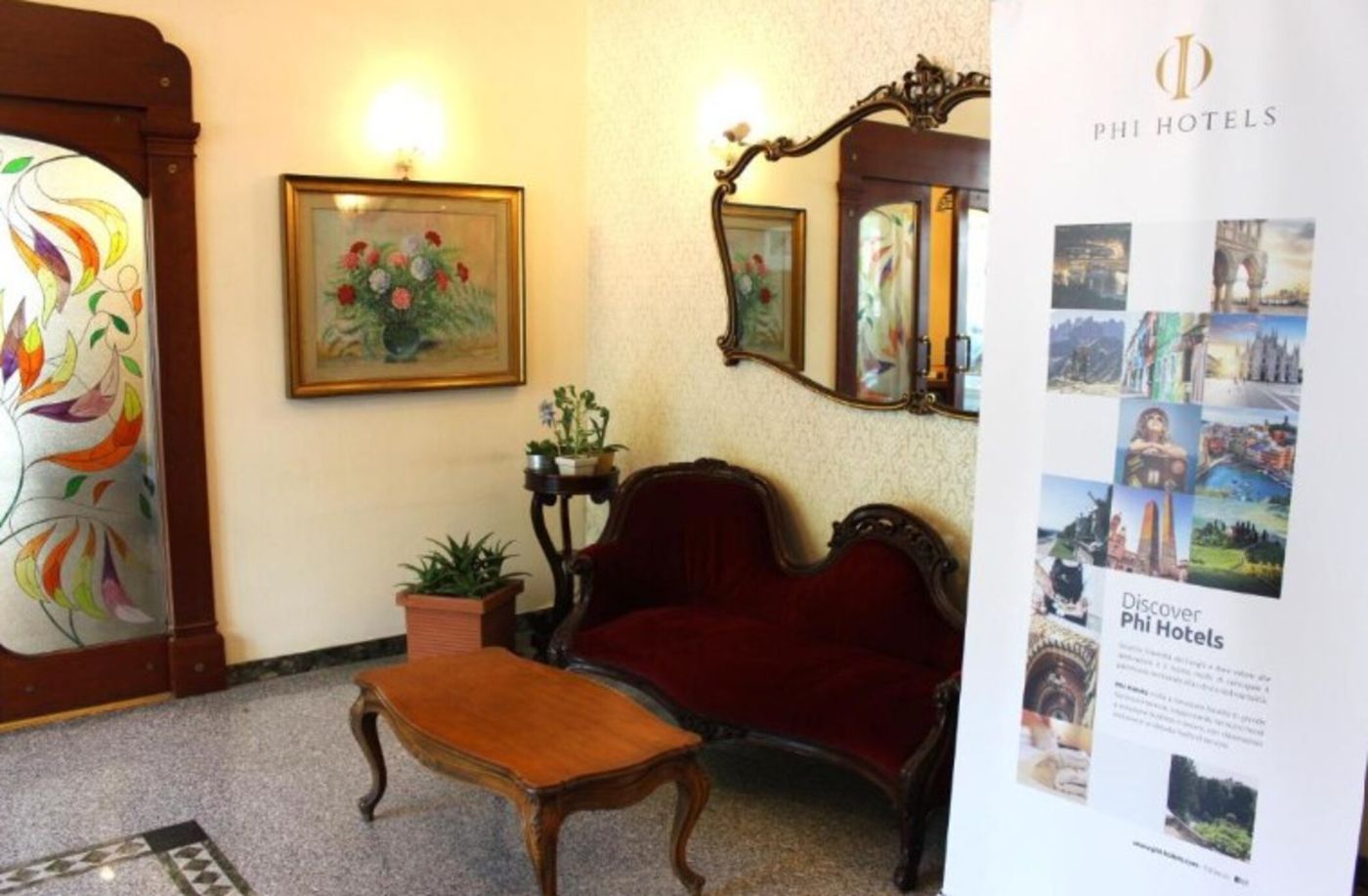 Phi-Hotel-Ambra-Lobby-9