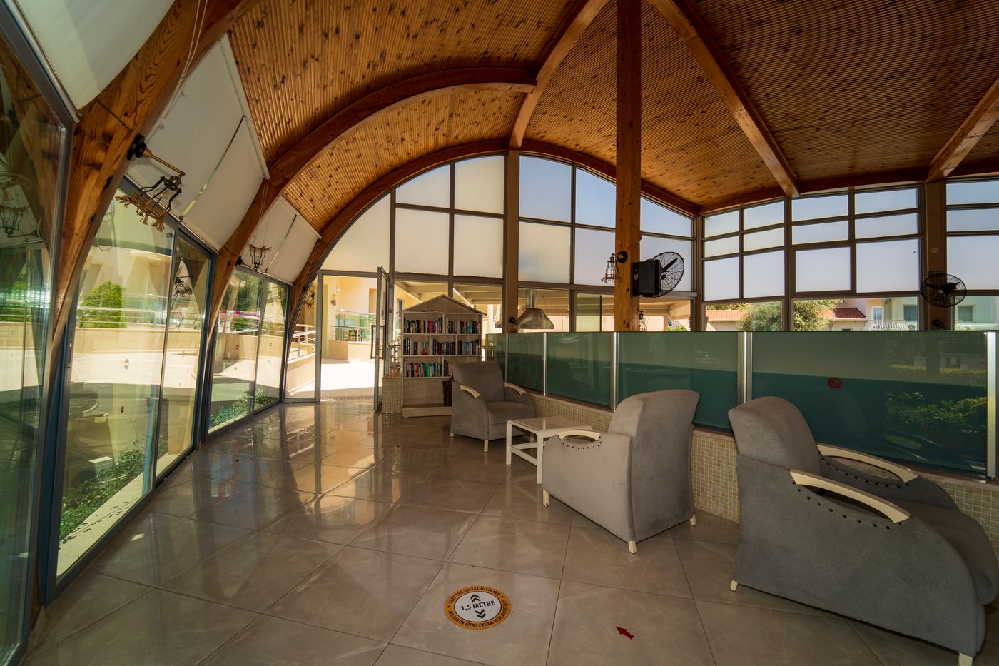 Belcehan-Deluxe-Lobby-41