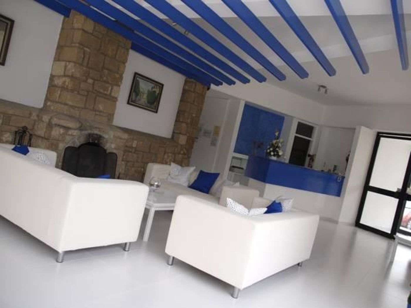 Hilltop-Gardens-Lobby-26