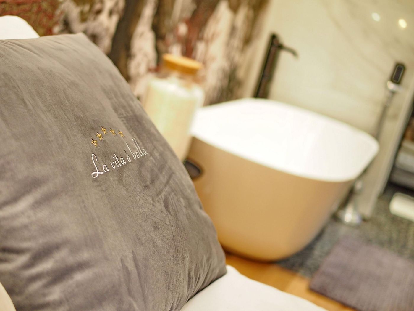 La-Vita-e-Bella-IV-Room-59