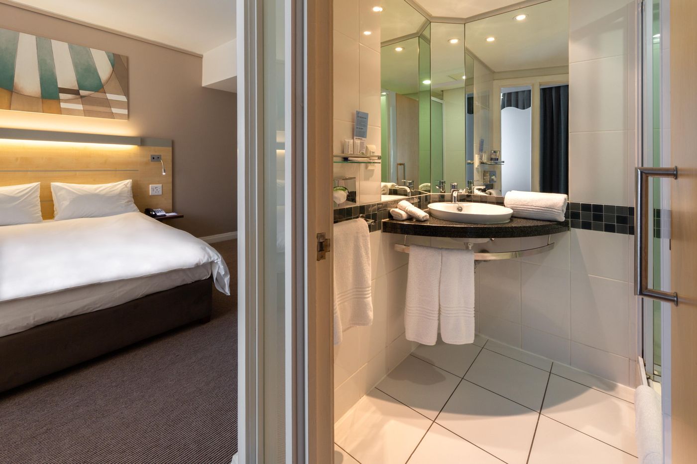 Holiday-Inn-Express-Cape-Town-City-Centre-Room-12