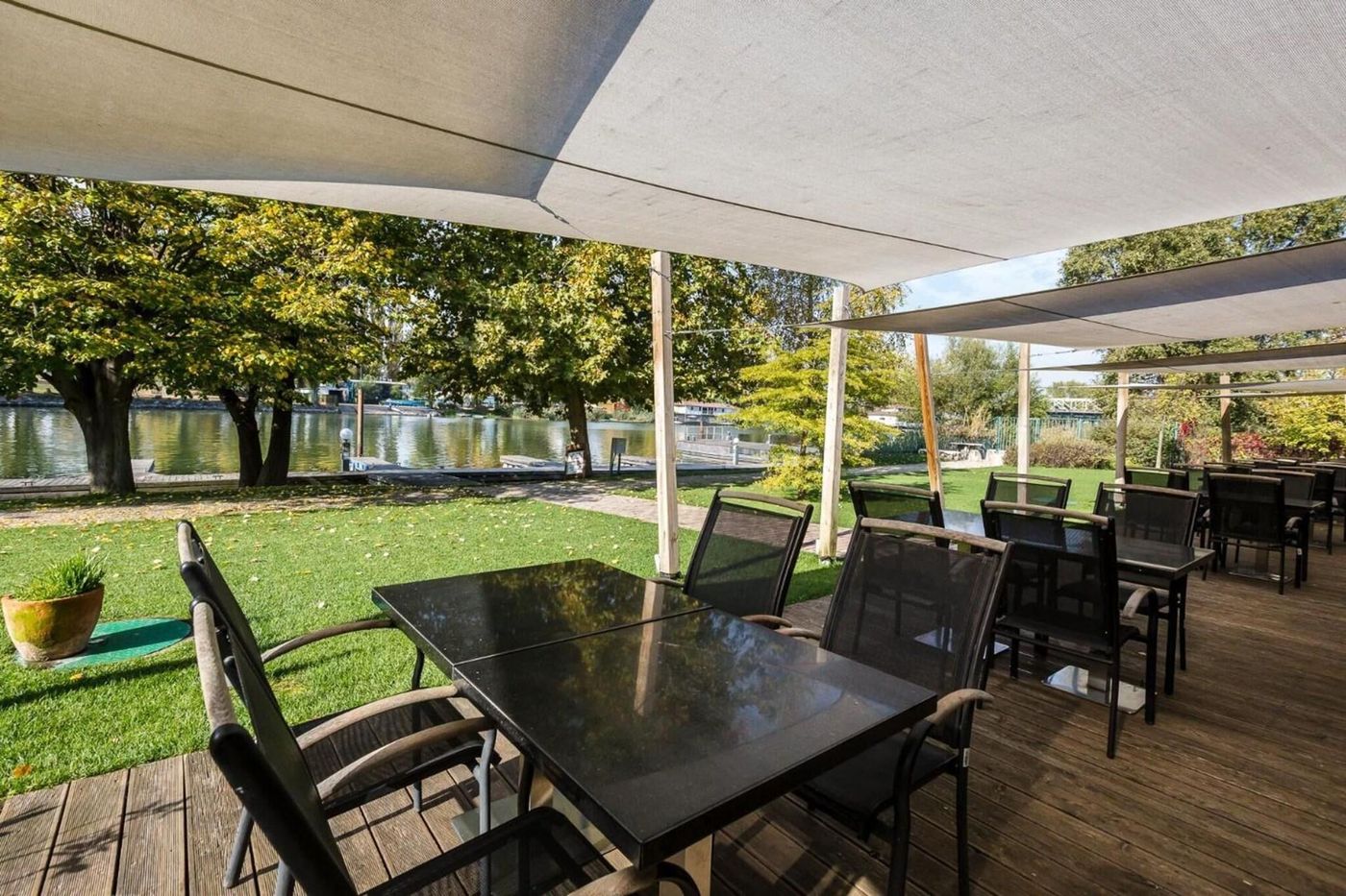 Duna-Garden-Hotel-Terrace-22