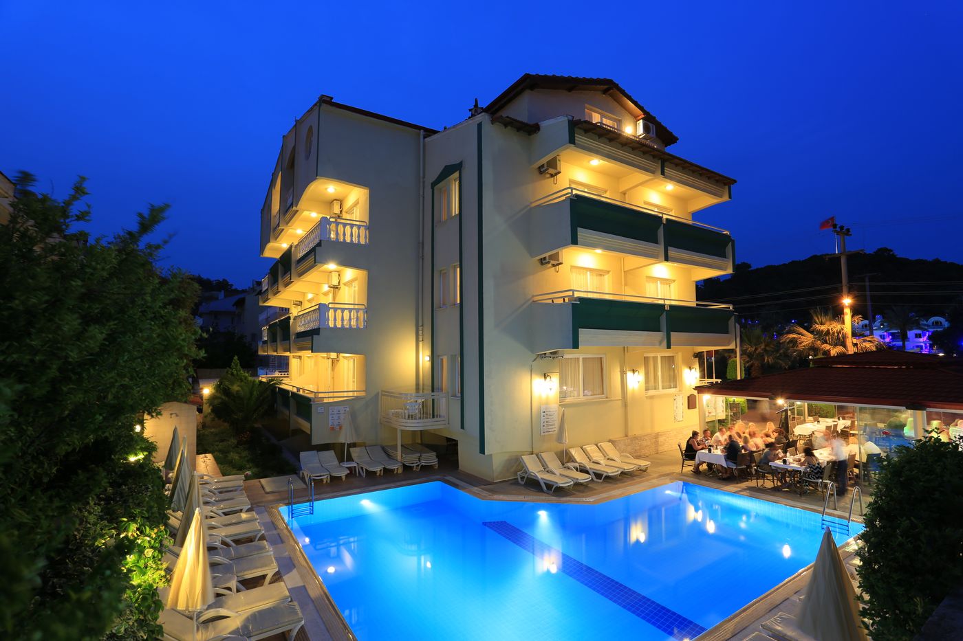 Amaris-Apartments-Pool-2