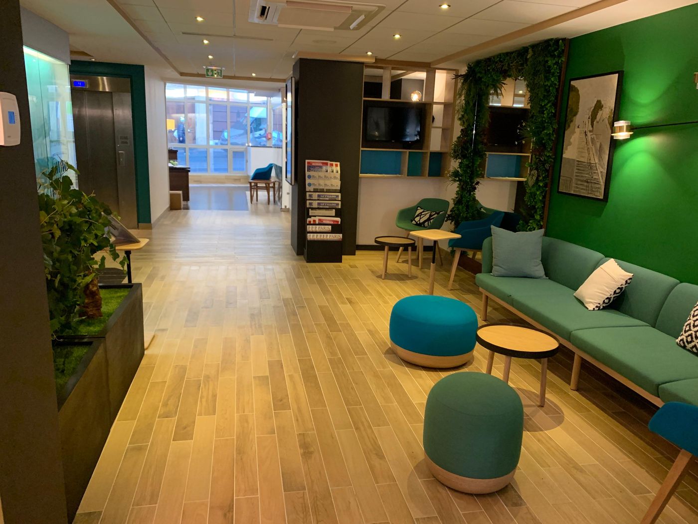 Holiday-Inn-Paris---Montmartre-General-view-10