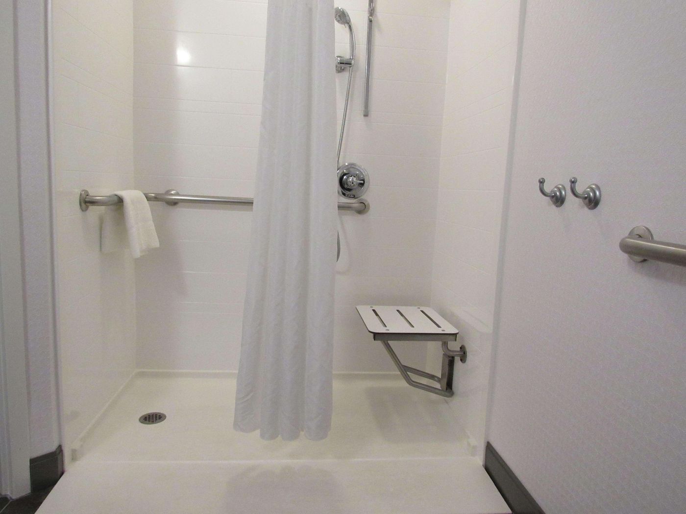 Hampton Inn & Suites Newtown-United States-YARDLEY-Room-7