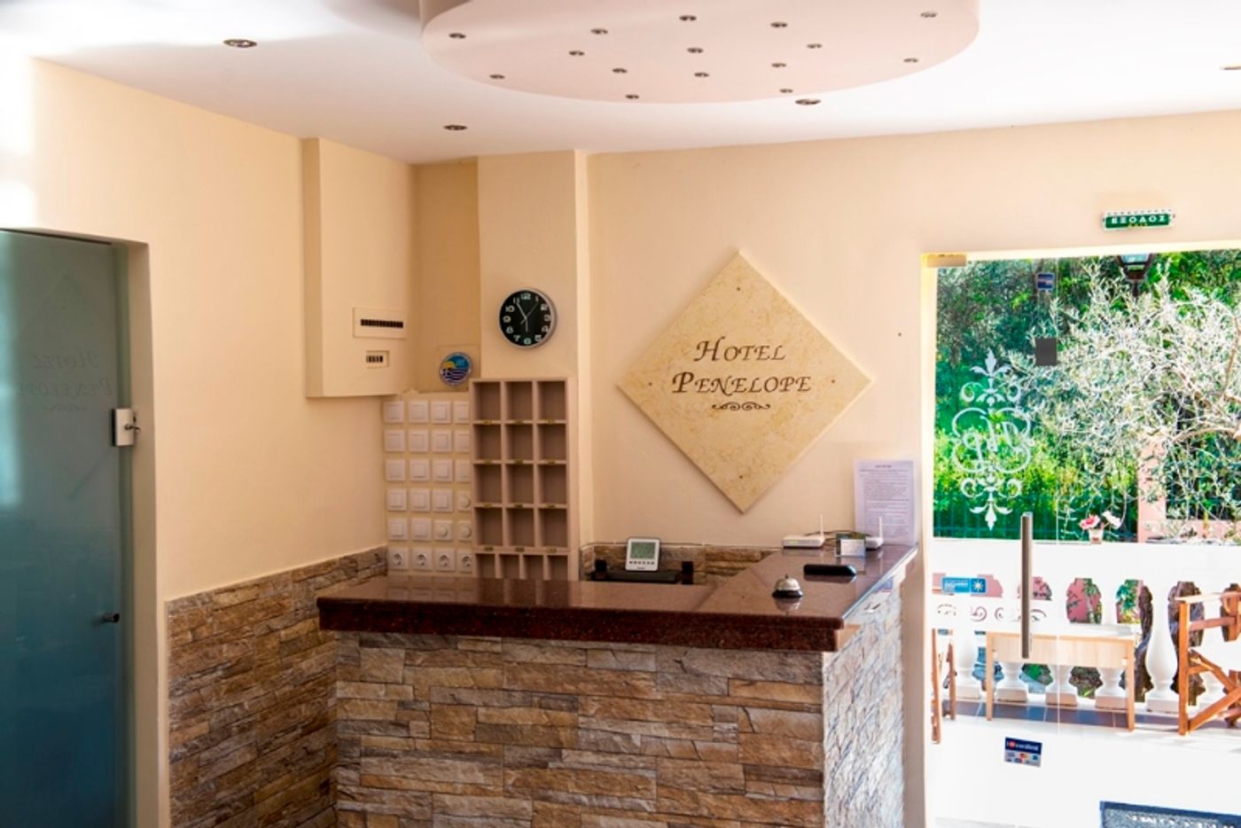 Penelope-Lobby-35