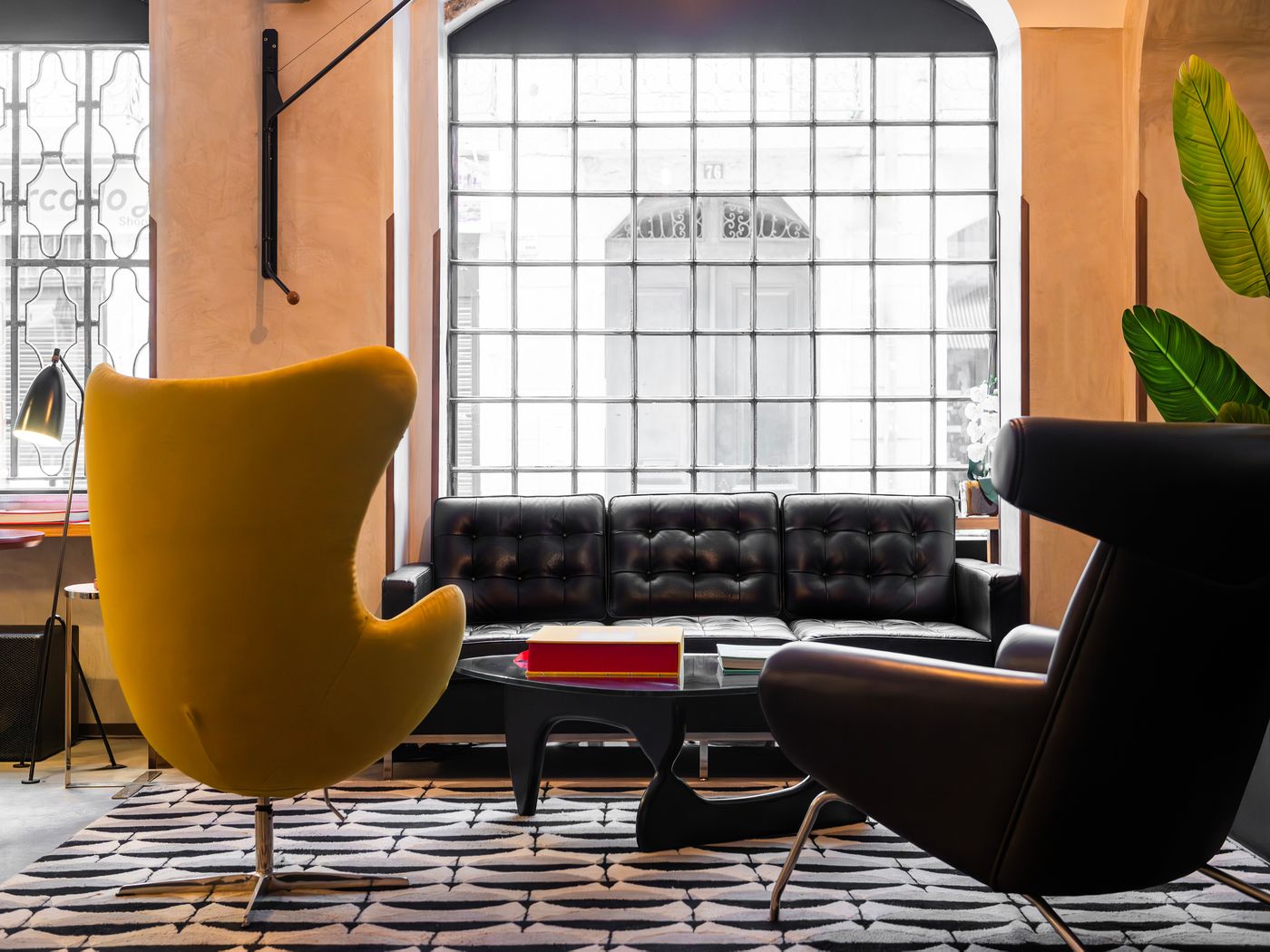 Browns-Downtown-Hotel-Lobby-12