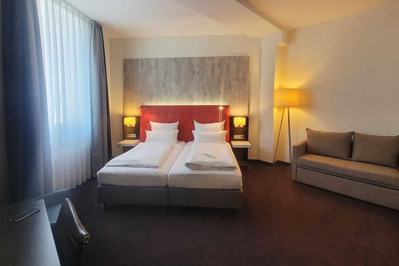 Select-Hotel-Berlin-The-Wall-Room-33