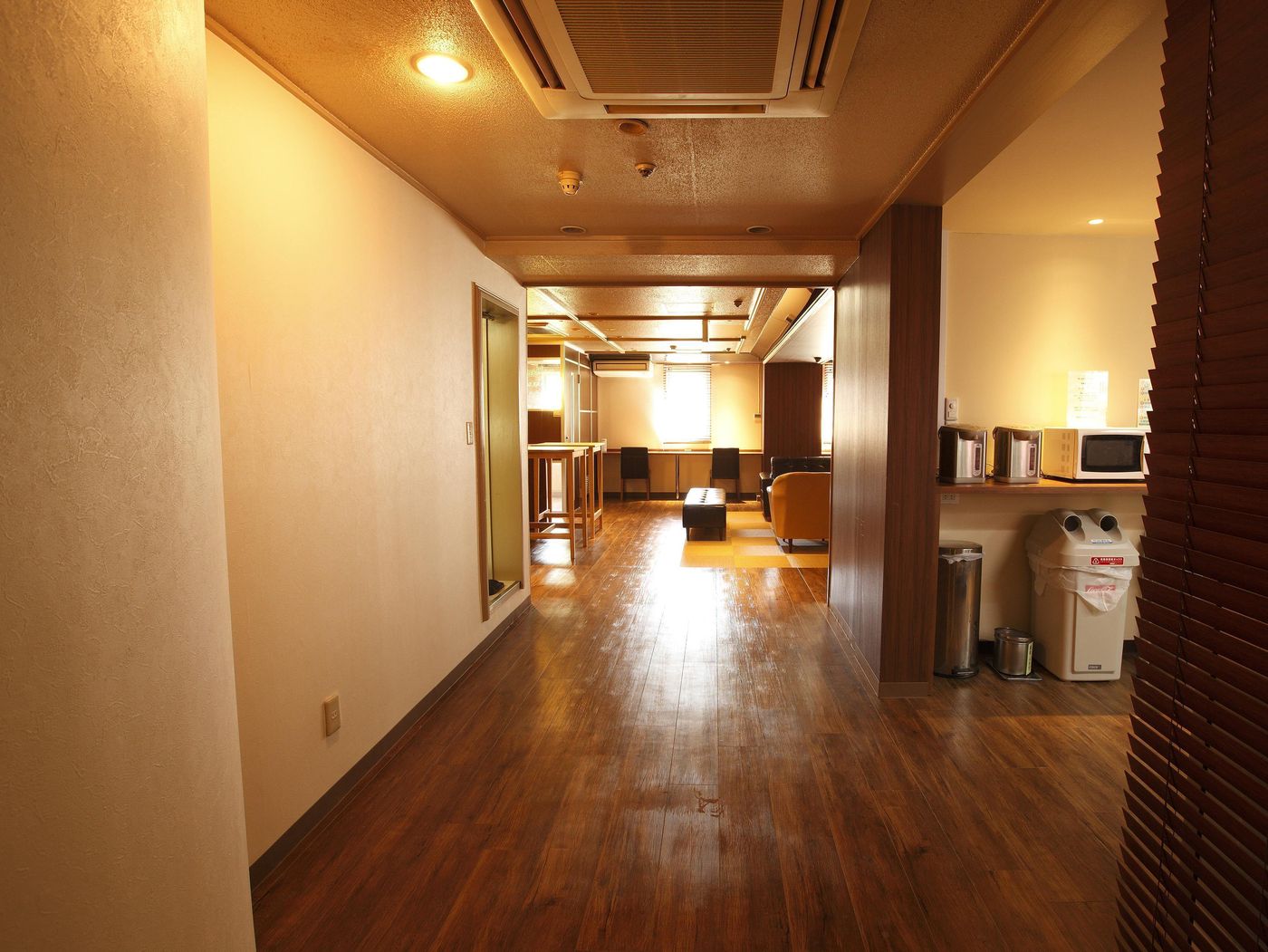 Shinjuku Kuyakusho-mae Capsule Hotel-Japan-Tokyo-General view-3