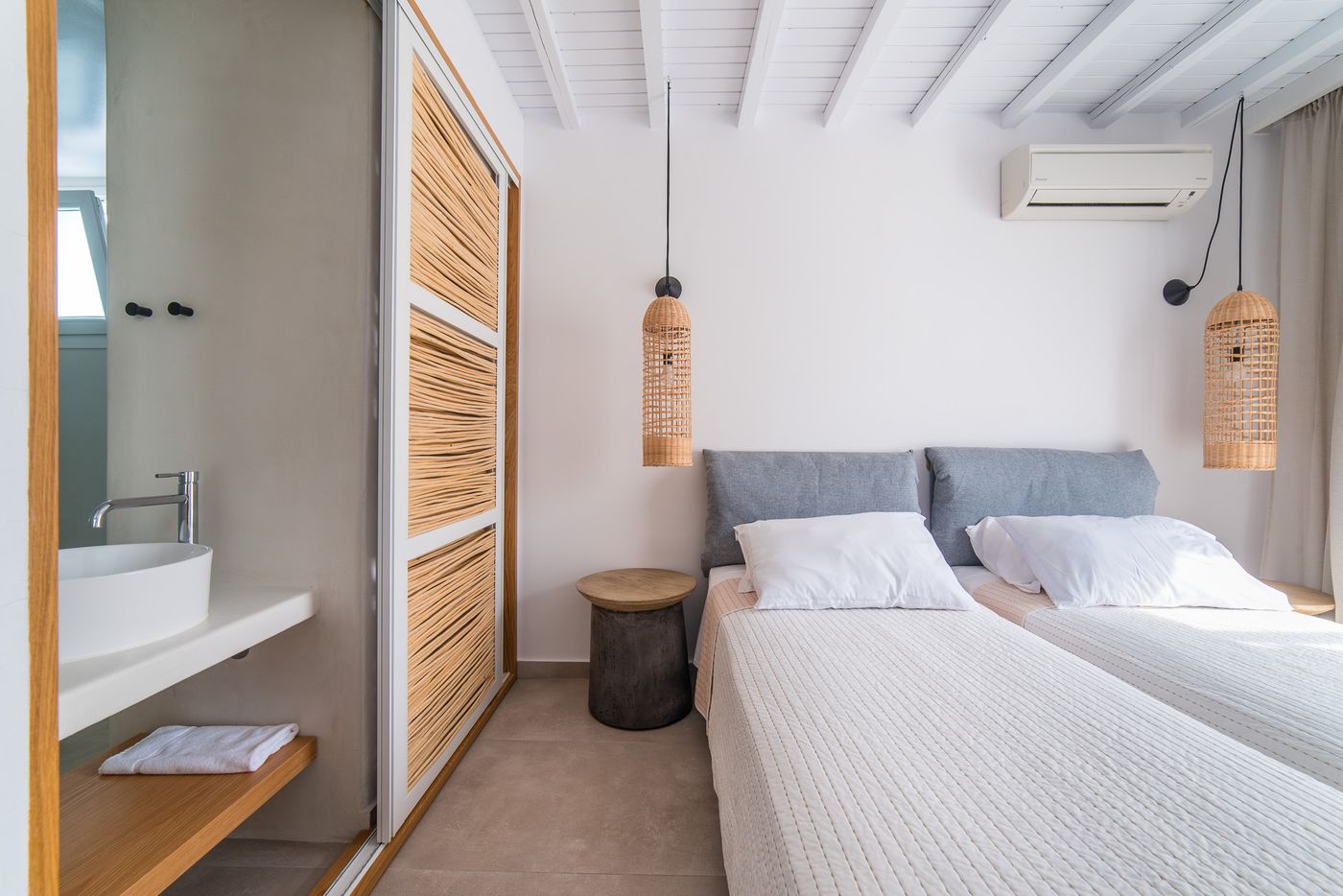 Vienoula-s-Garden-Room-25