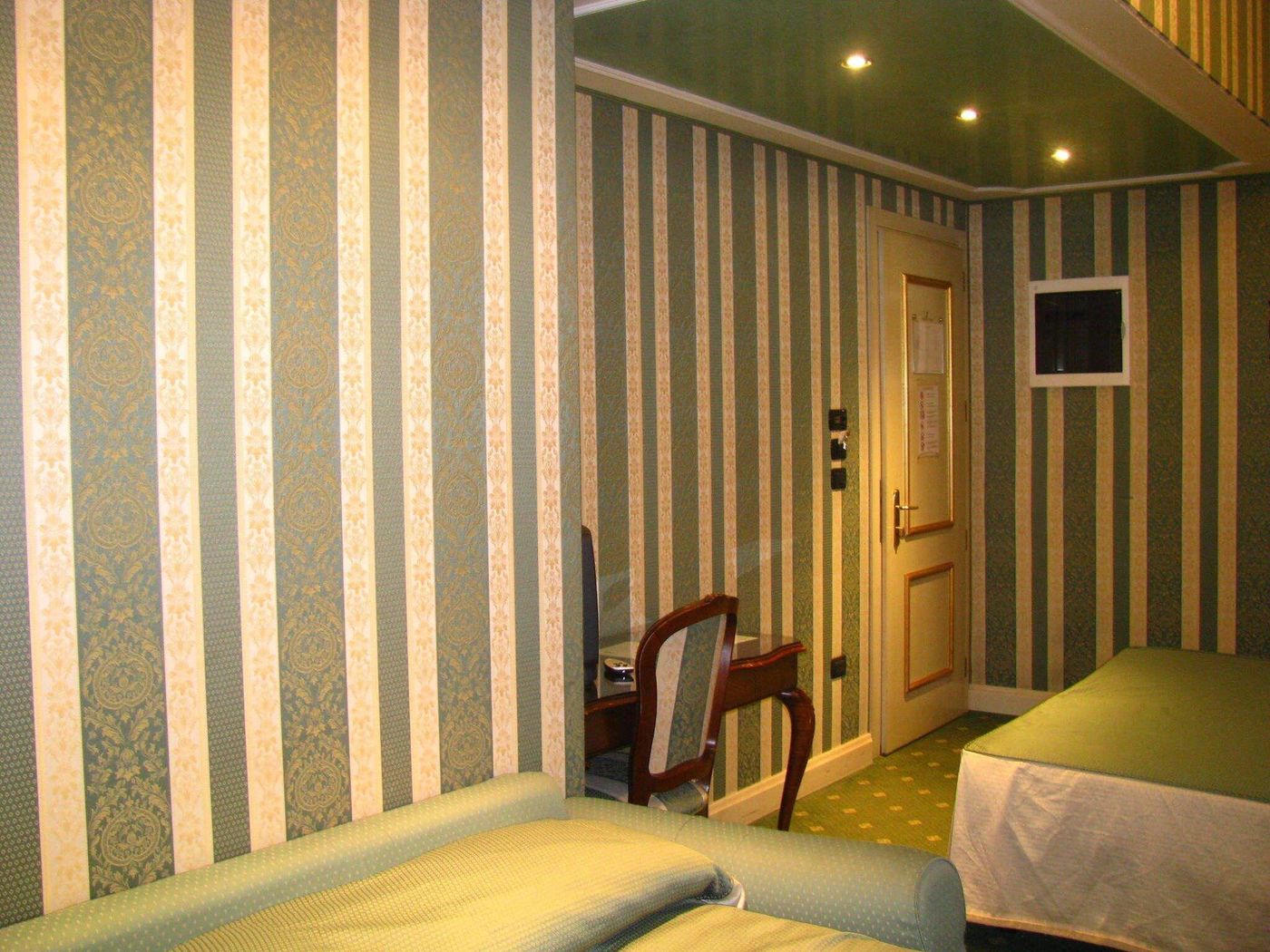 Hotel-Belle-Epoque-Room-8