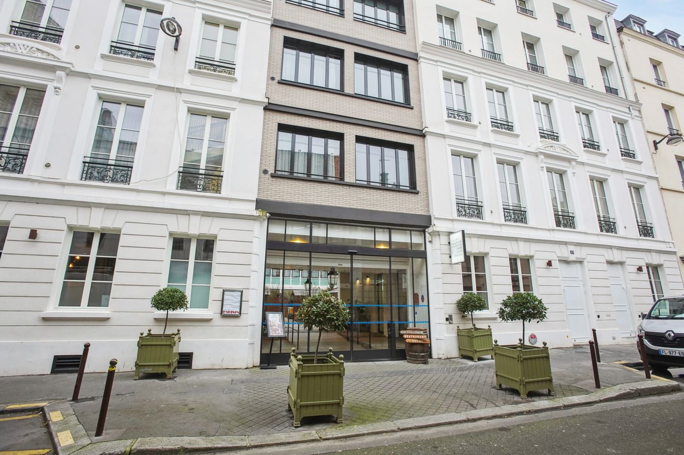 Le-Grand-Quartier-General-view-1