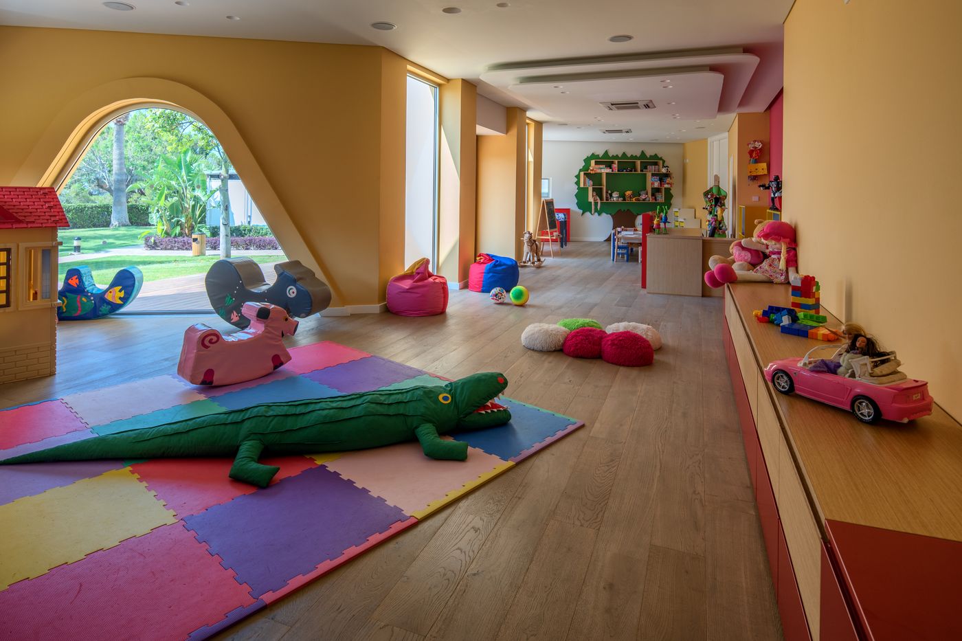 Mediterranean-Beach-Sports-and-Entertainment-40