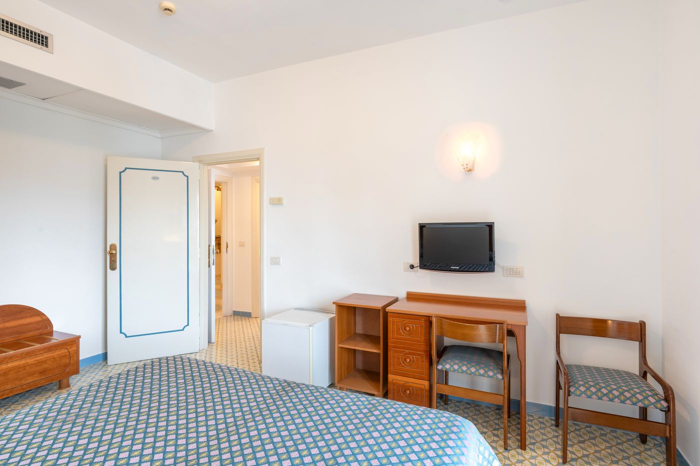 Eliseo-Park-s-Room-18