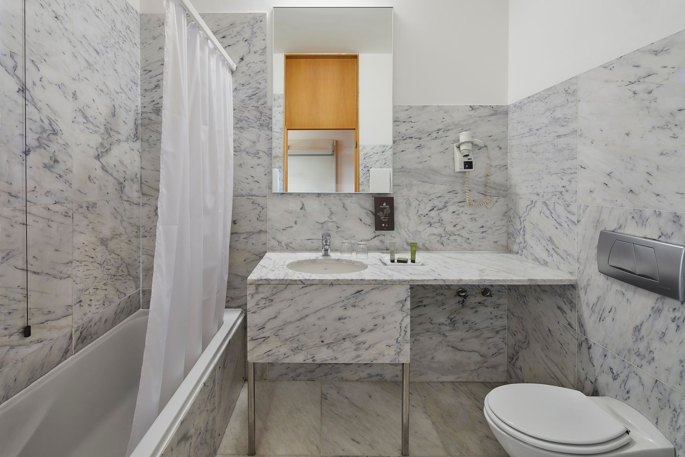 Faro---Beach-Club-Room-25