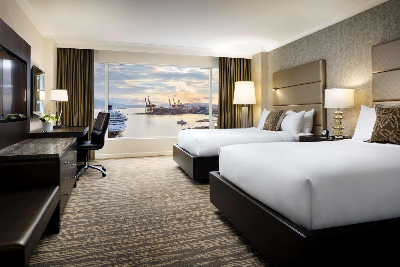 Fairmont-Waterfront-Room-39