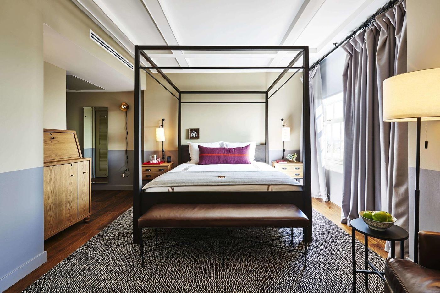 Hollywood-Roosevelt-Room-9