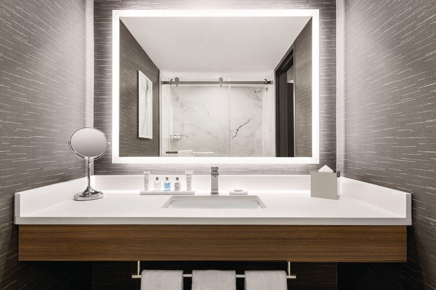 Radisson-Blu-Vancouver-Airport-Room-28