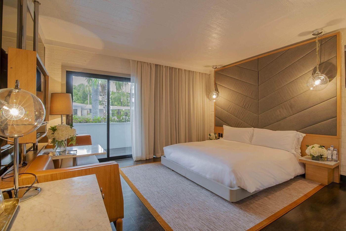 Hollywood-Roosevelt-Room-46