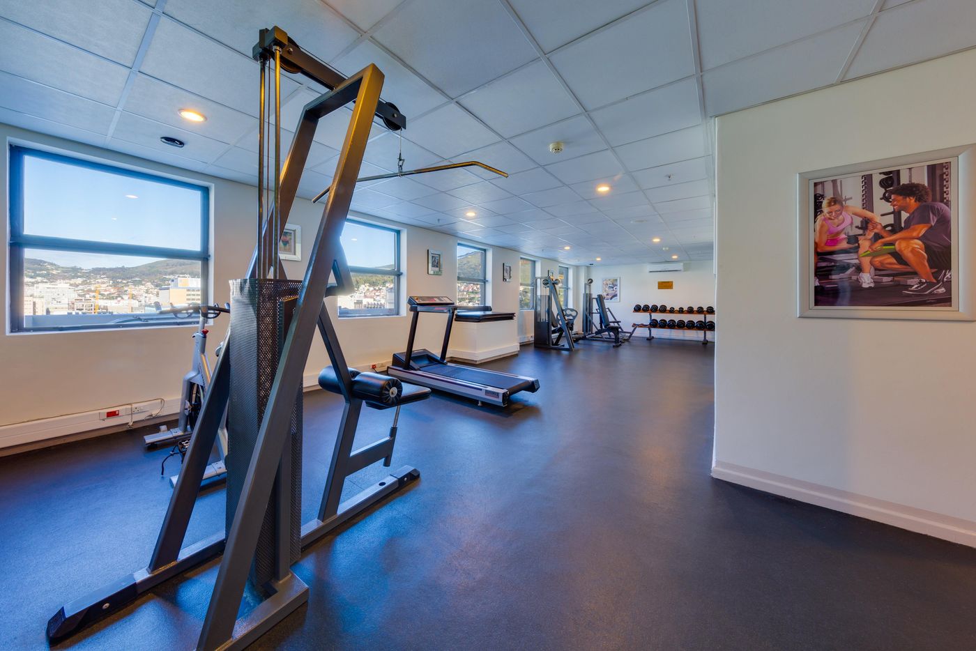 Strand-Tower-Sports-and-Entertainment-60