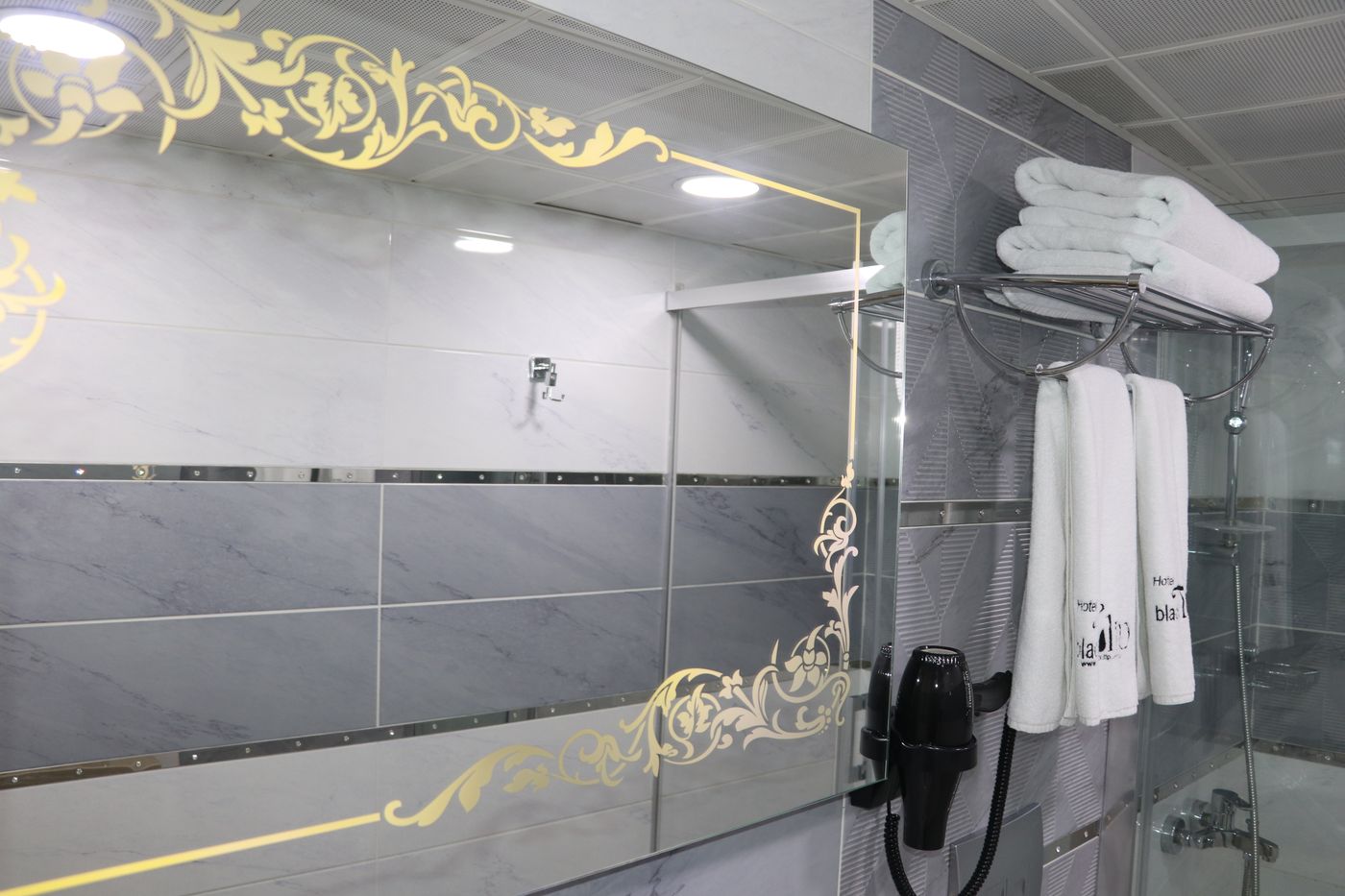 Black-Pearl-Hotel-Room-18