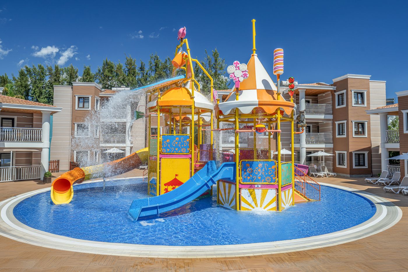 Quatro Famıly Club Dem