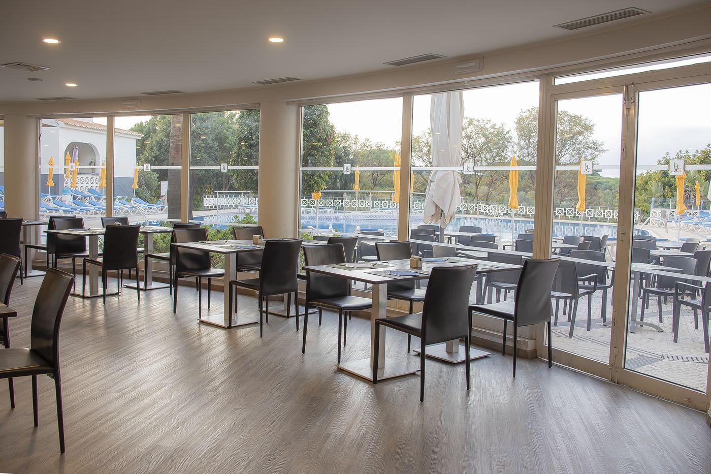 Luna-Miramar-Restaurant-44