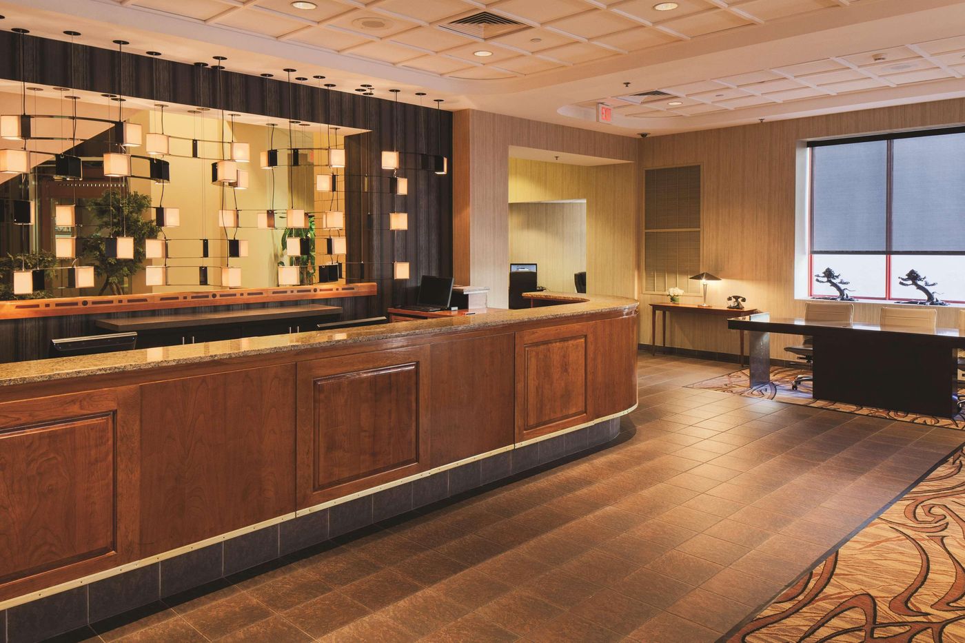 Doubletree-by-Hilton-Boston-Downtown-Lobby-4