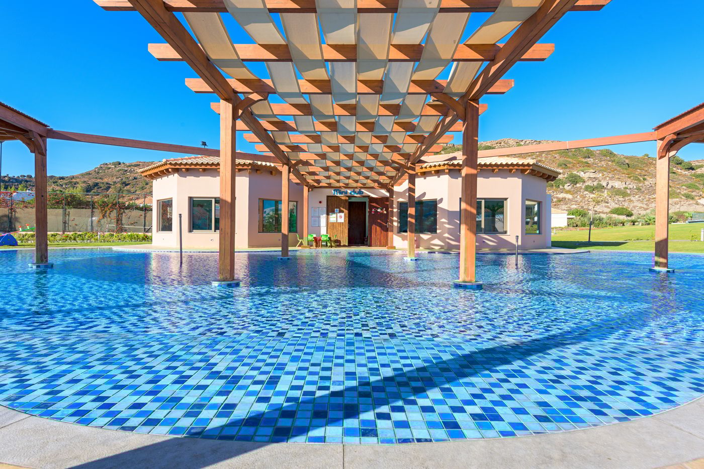 La-Marquise-Luxury-Resort-Complex-Pool-13