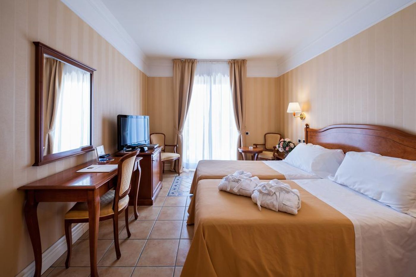 Dioscuri-Bay-Palace-Room-10