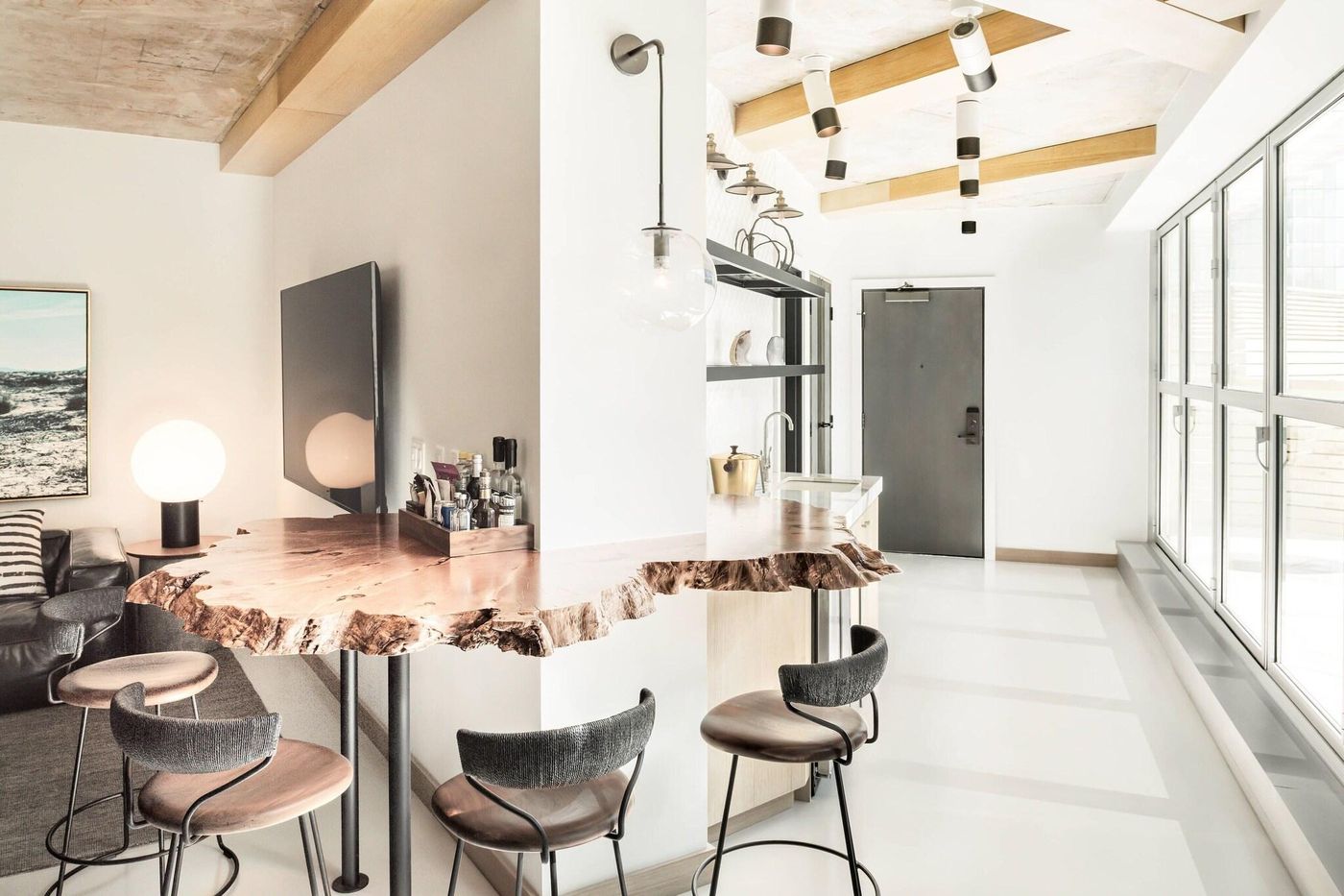 the-DOUGLAS--Autograph-Collection-Room-15