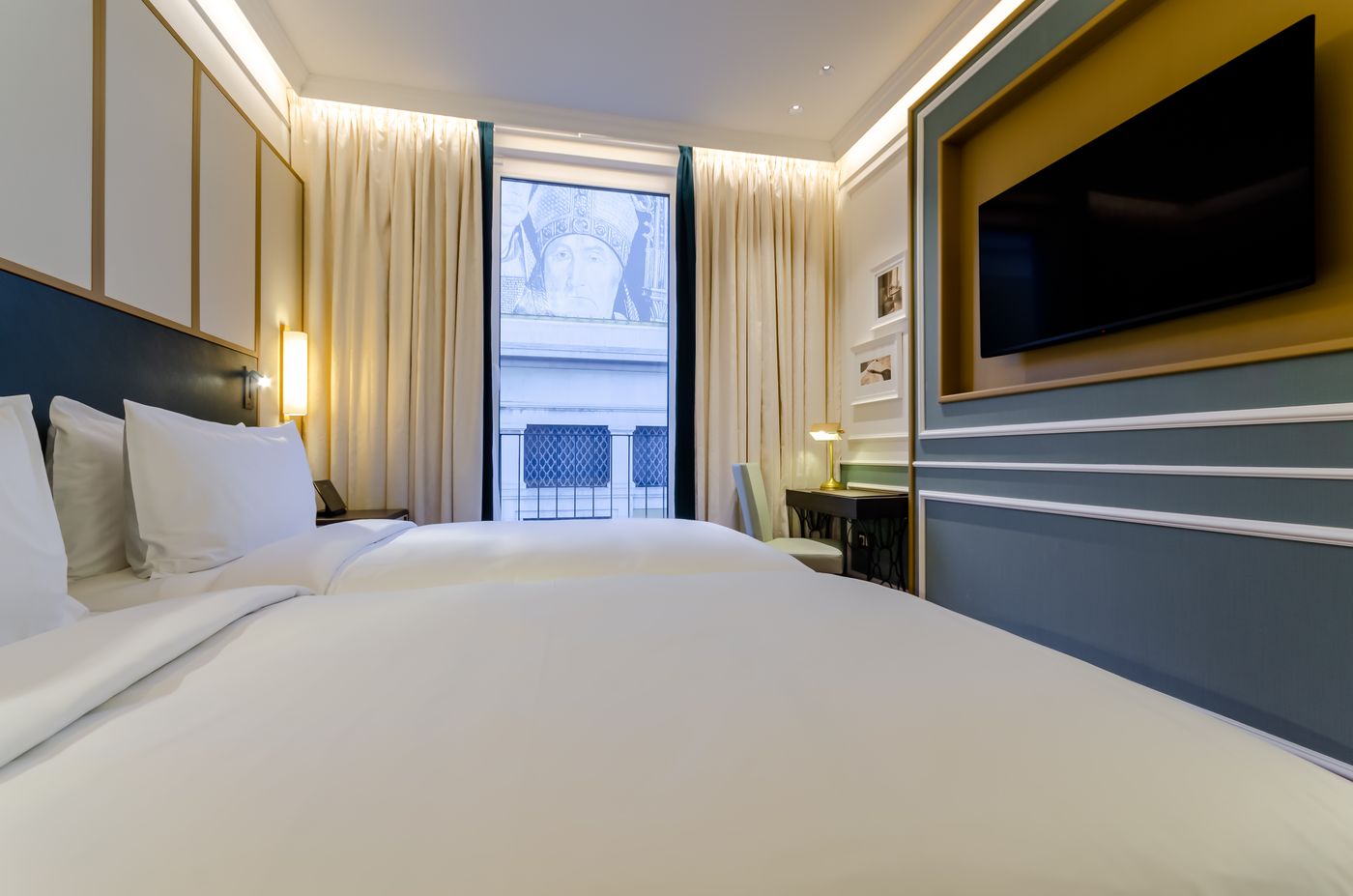 The-Emerald-House-Lisbon--Curio-Collection-by-Hilt-Room-51