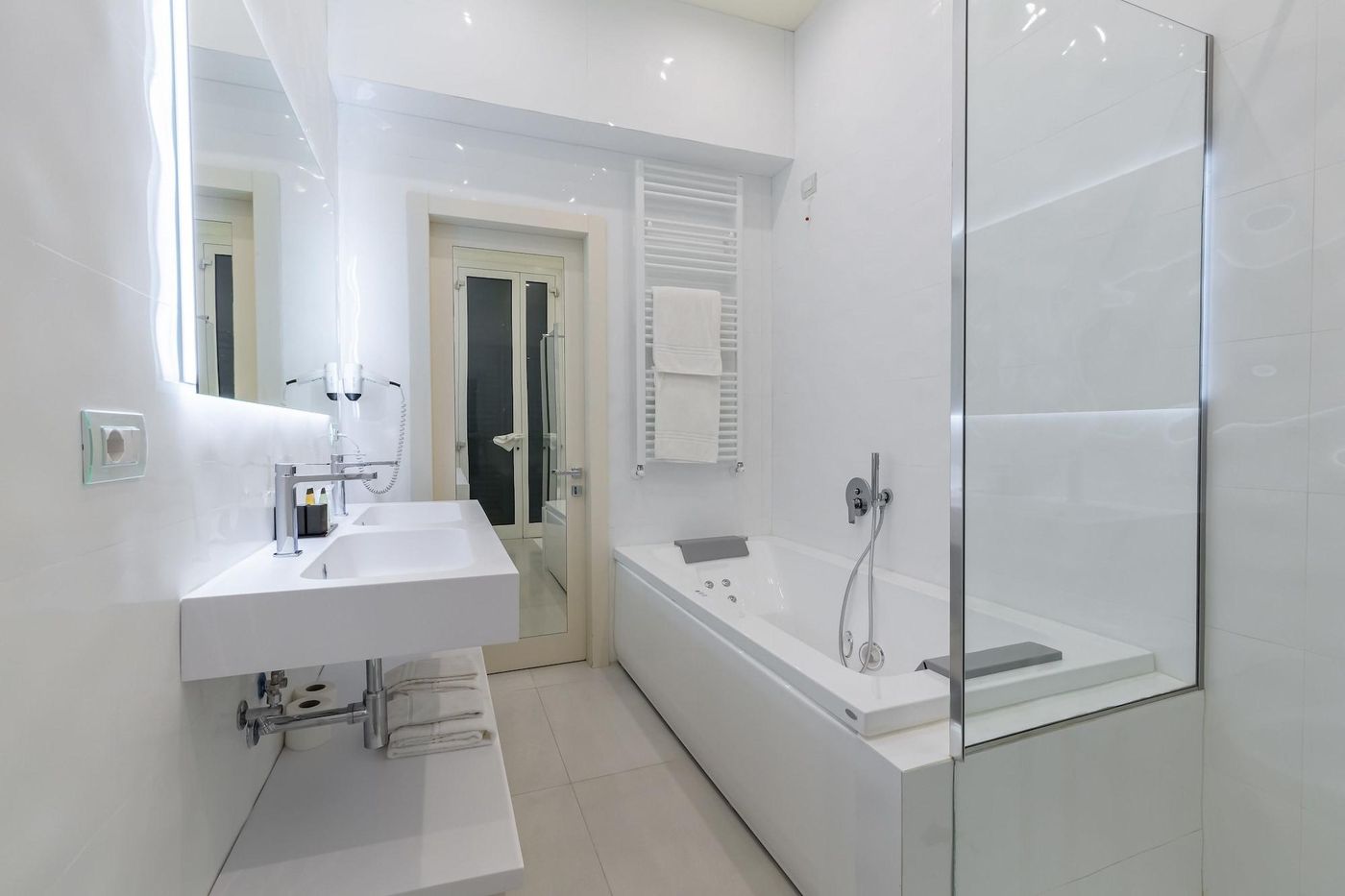 Columbia-Charming-Spa-Room-75