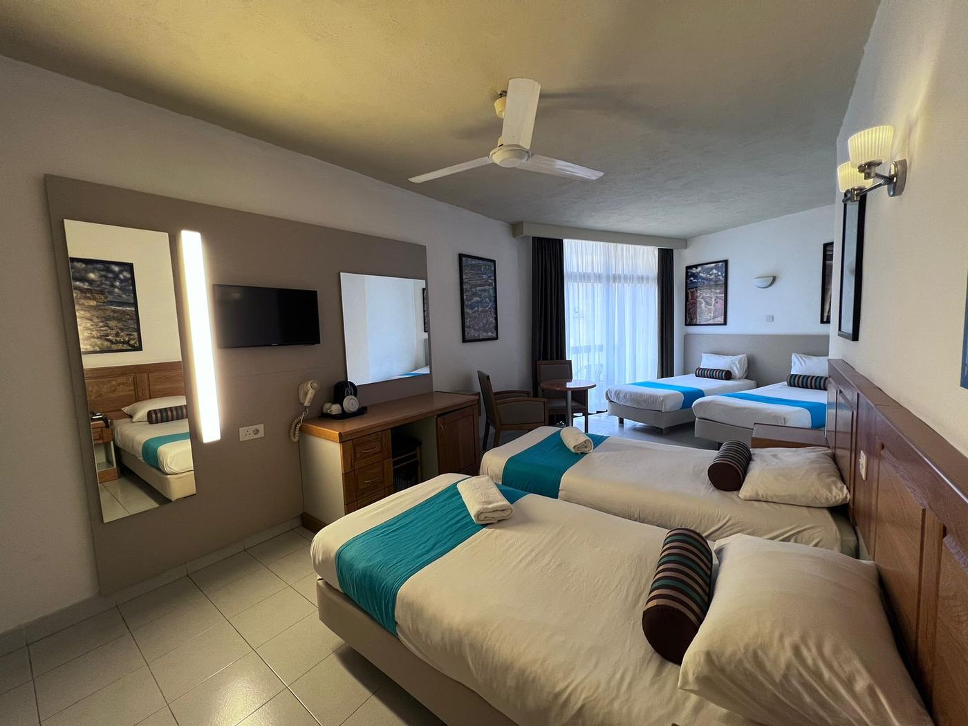 Canifor-Hotel-Room-6