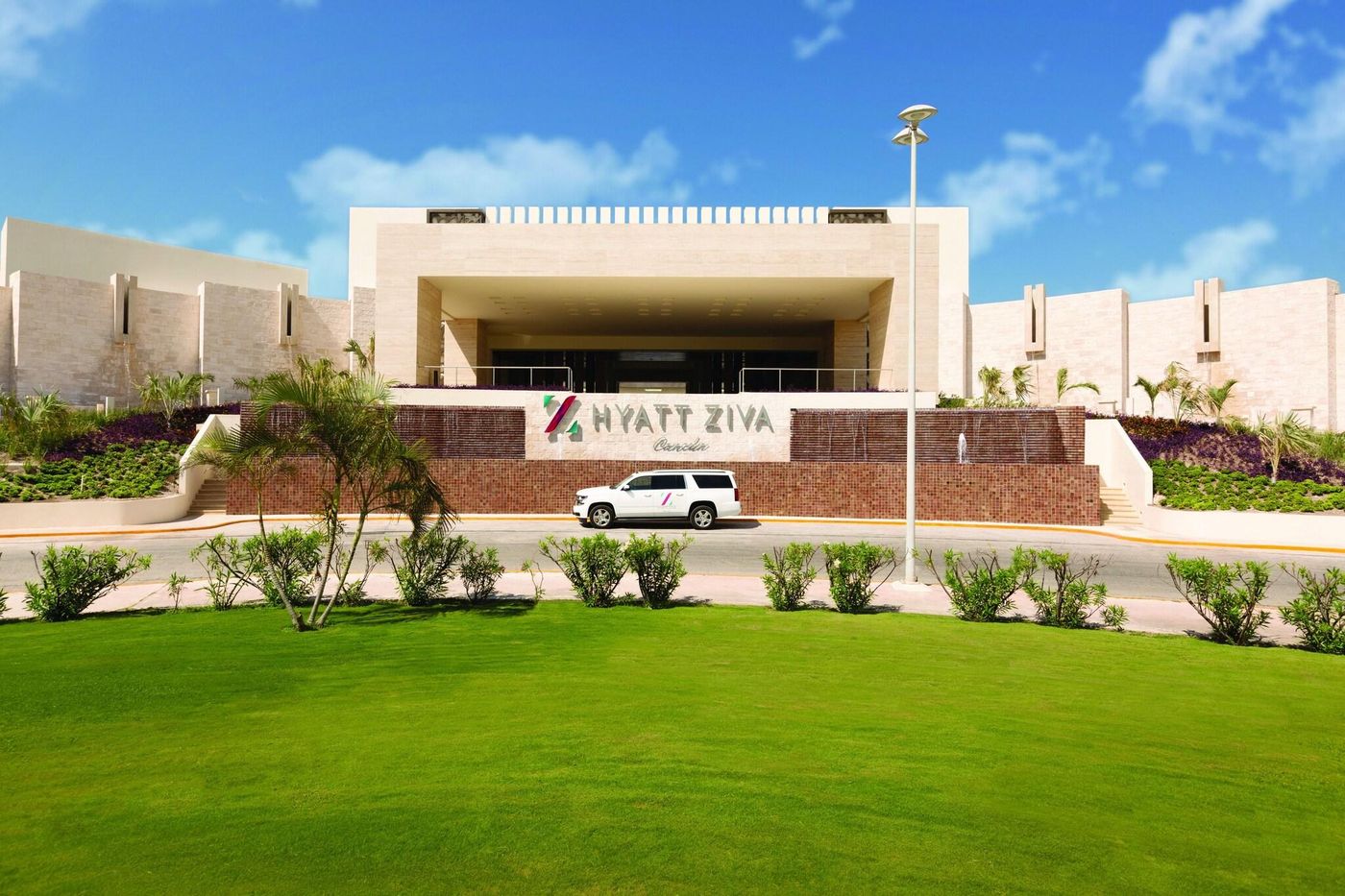 Hyatt-Ziva-Cancun-Lobby-20